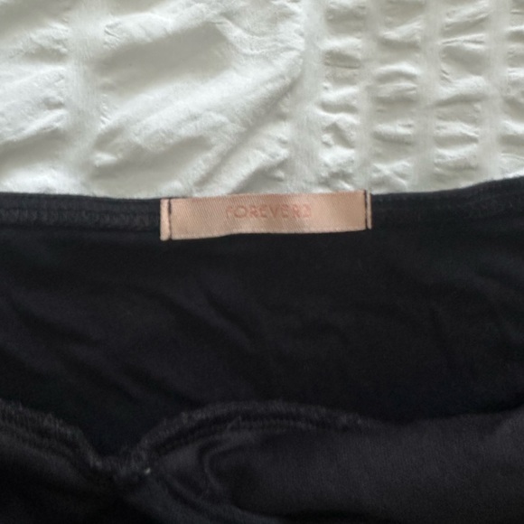 Forever 21 Black Top - Picture 2 of 5